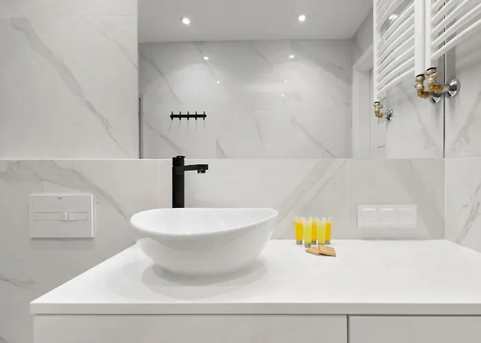 Apartment Grand Theatre Prime By Bookinghost